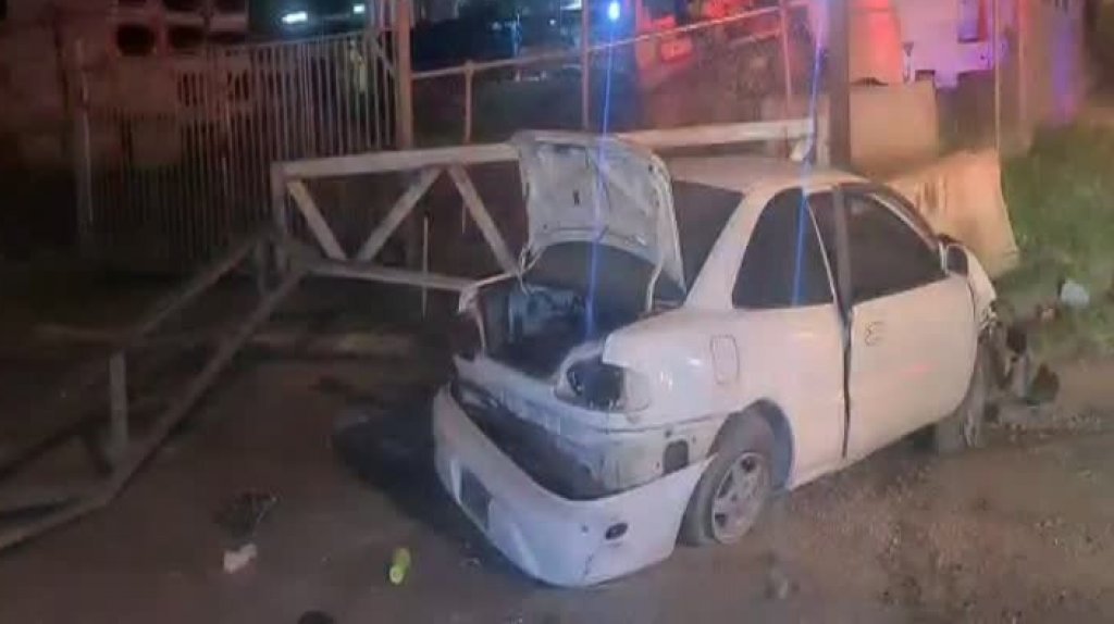  Video: Conductor de auto sale expulsado luego que chocara en Bayam&oacute;n 