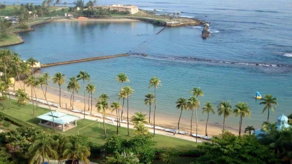  Municipio de San Juan cierra acceso al balneario El Escambr&oacute;n debido a fuertes marejadas 