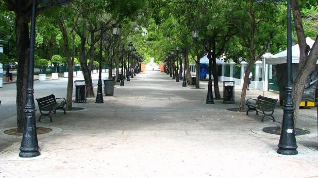  Dejan en 4 bloques un auto en Viejo San Juan 