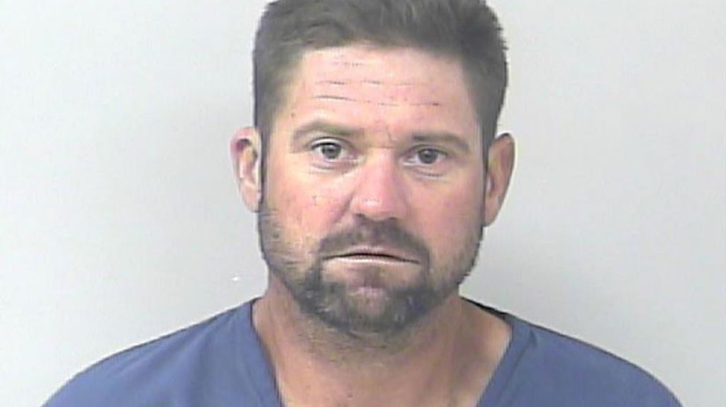  Sale de prisi&oacute;n y lo arrestan minutos despu&eacute;s por robar en varios carros en el estacionamiento de la c&aacute;rcel 