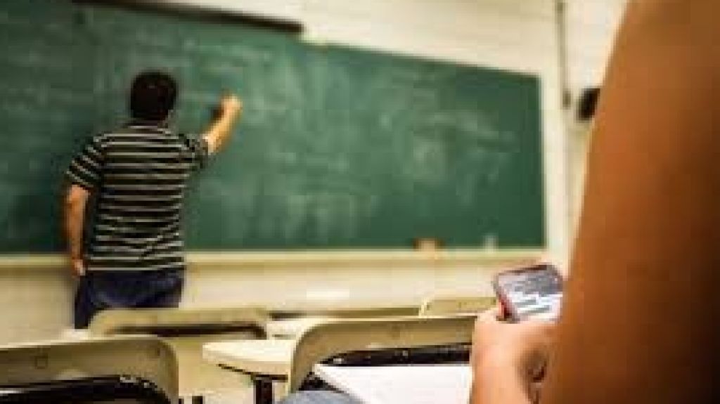  Educaci&oacute;n busca casi 300 maestros para plazas que quedar&aacute;n vacantes 