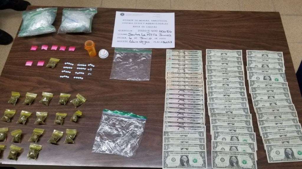  Fotos : Arrestan un don de 75 a&ntilde;os con drogas durante allanamiento en Juncos 