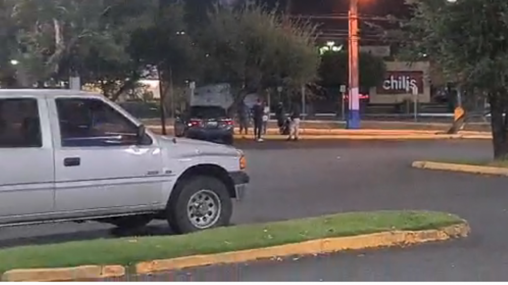  Video: Joven asaltado frente los cines de Guaynabo recibi&oacute; herida de bala en los dedos 