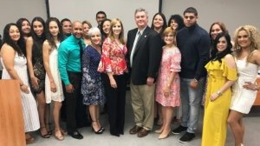  Ciencias M&eacute;dicas certifica a 22 nuevos ayudantes de sala de autopsia 