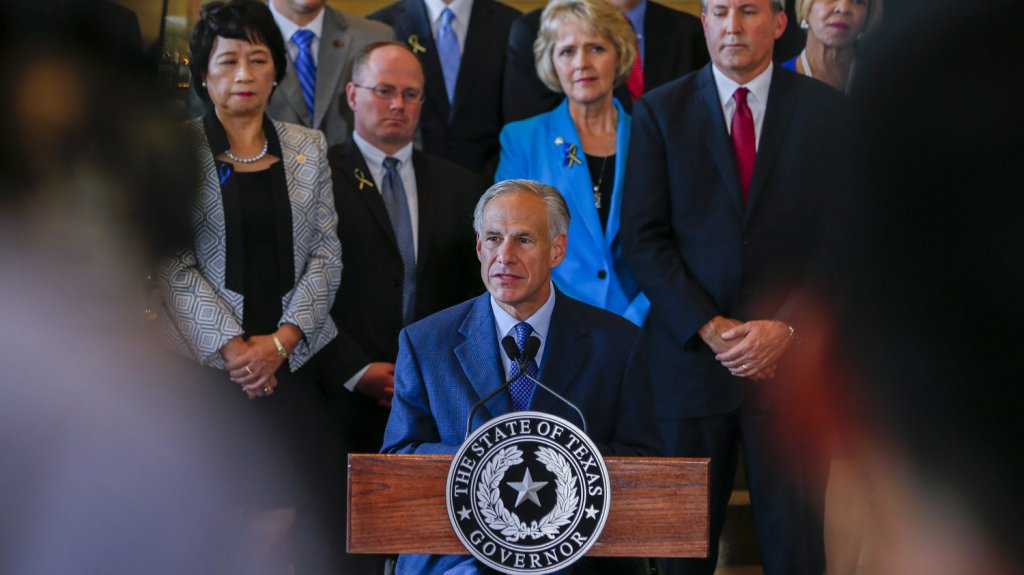  El gobernador de Texas anuncia que planea continuar la construcci&oacute;n del muro 