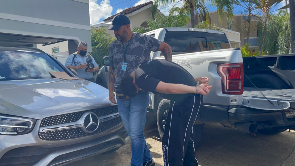  Video: Arrestan a uno de los &ldquo;Bichotes&rdquo; del residencial Jardines de Selles en San Juan 
