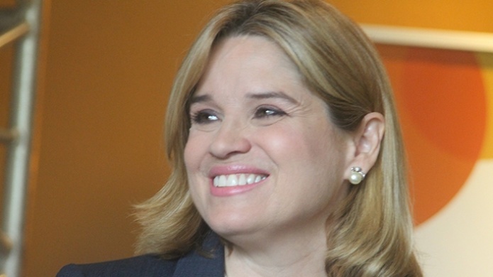 Acusa la alcaldesa de San Juan al gobernador de amenazar al pueblo