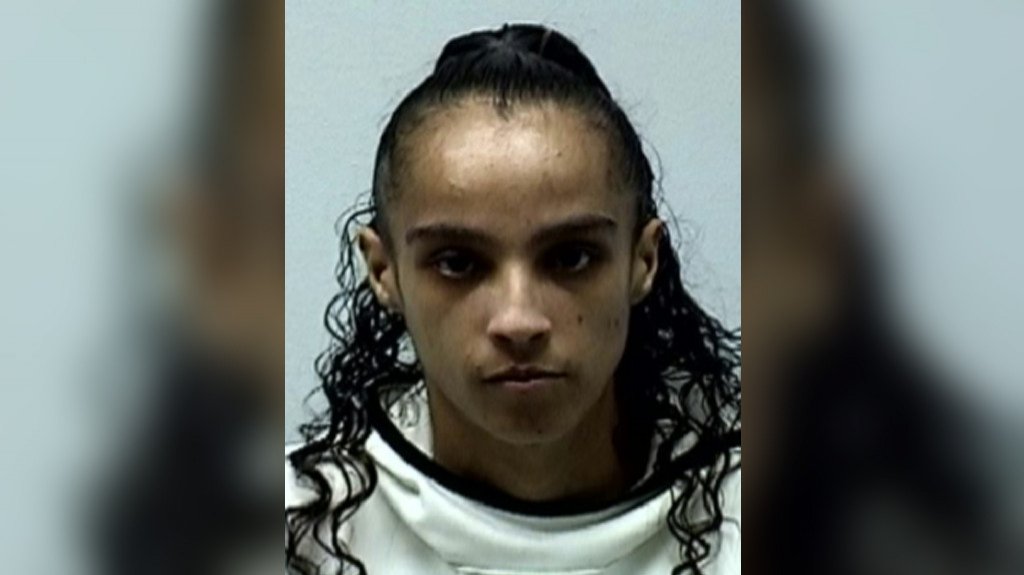  Mujer llega al apartamento de otra en un residencial de Utuado y la hiere con un cuchillo en varias partes del cuerpo 