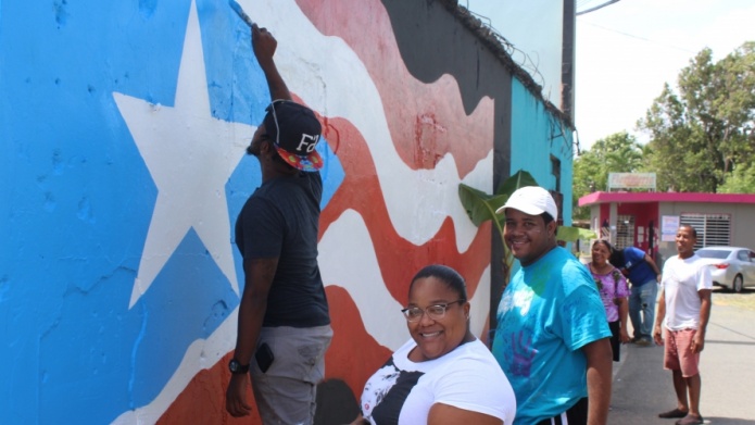 Comunidad se abandera con la fiebre monoestrellada