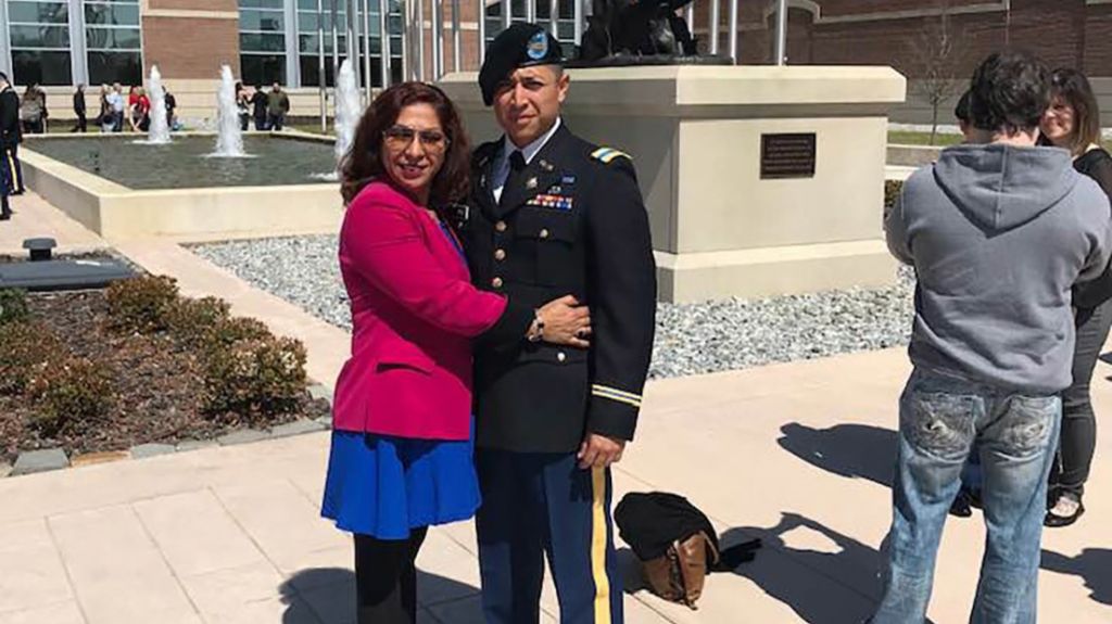  Deportan a la madre mexicana de un oficial del Ej&eacute;rcito de EE.UU. 