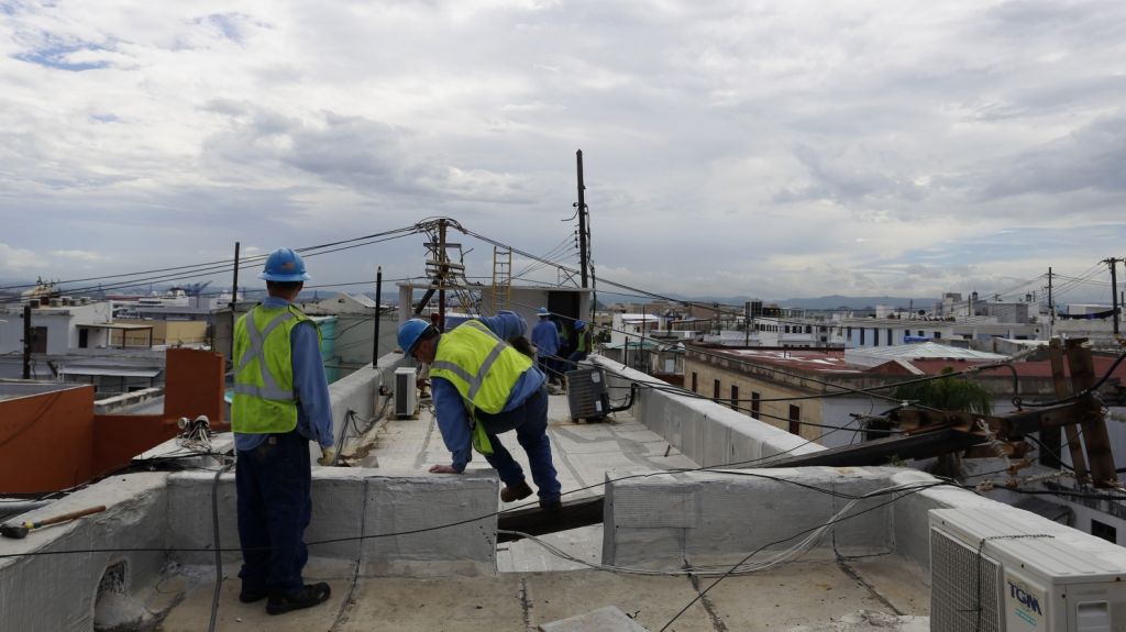 Otorgan contrato de 831 millones a Flour para levantar electricidad en Puerto Rico