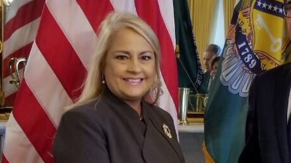  Gobernadora asegura que detenciones de federales son "indignantes" 