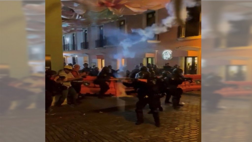  5 polic&iacute;as heridos y cuatro arrestados en cierre de protesta contra LUMA 