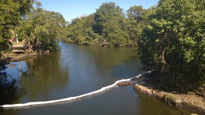 Contenido el derrame de diesel en 
canal de descargue del CaÃ±o Tiburones
