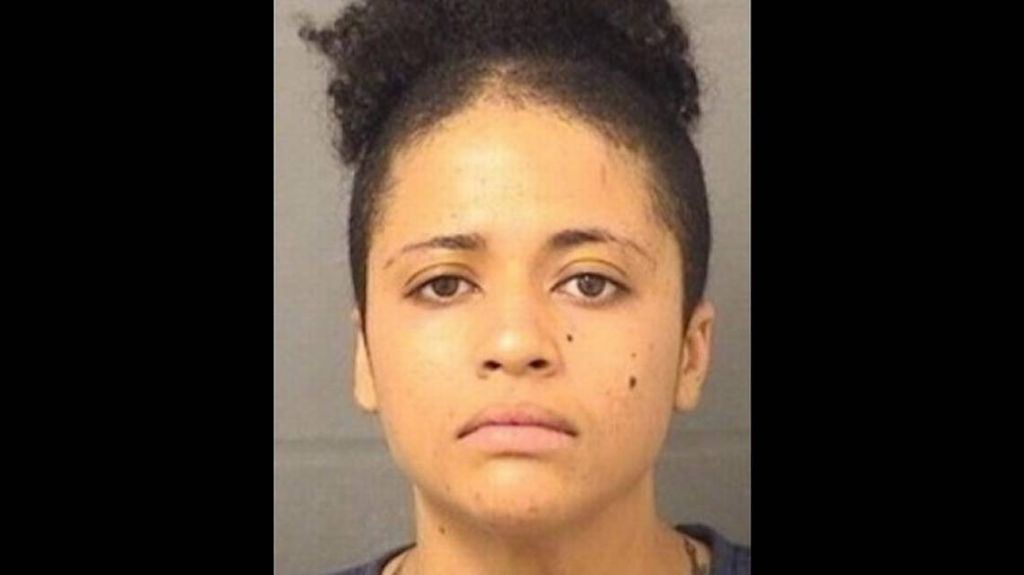  Mujer mata a su madre y mete sus ojos en una caja 