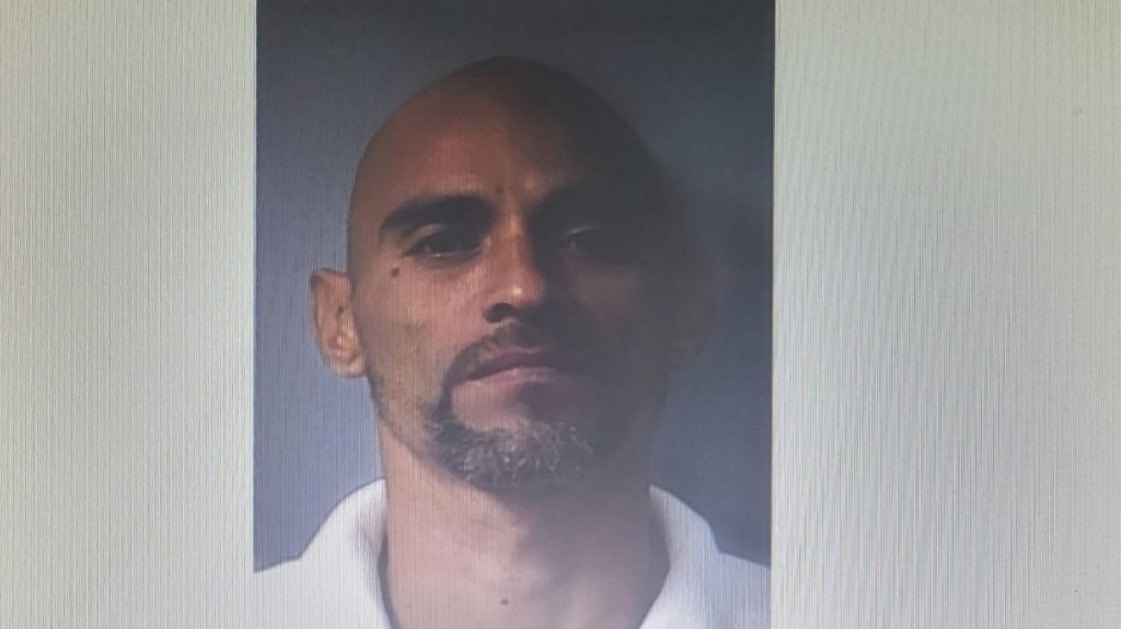  Sujeto acusado de agredir y amenazar con un arma a su pareja en Barranquitas 