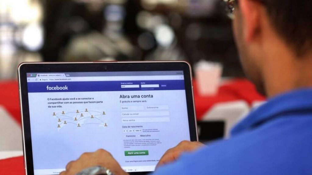  Video: "Facebook nos hace adictos y luego nos vende porque sabe de esa adicción", dice experto 
