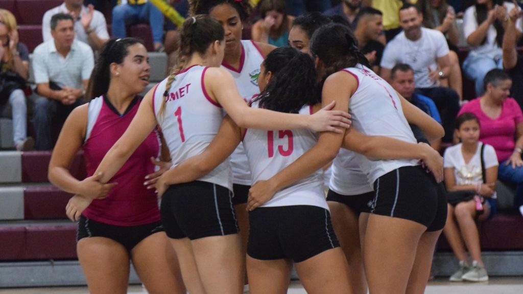  Cocodrilas de la UMET y Pioneros de la Cat&oacute;lica a la final de voleibol 