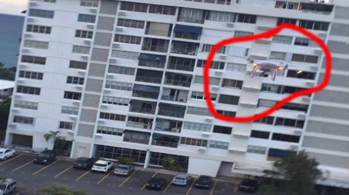 Video: Ciudadano en Condado alerta de posible sÃ¡tiro utilizado "Drone" para grabar dentro de residencias 
