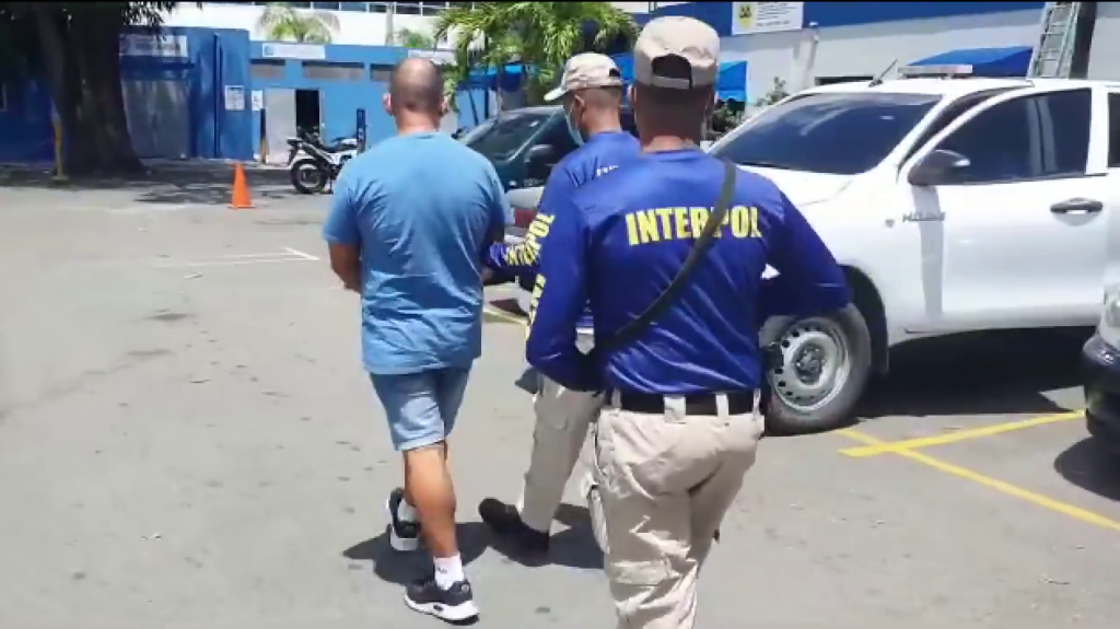  VIDEO: Atrapan en República Dominicana a un fugitivo mafioso italiano tras ser visto en videos de cocina de YouTube 