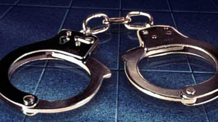 Bajo fianza maestra que agredio estudiante