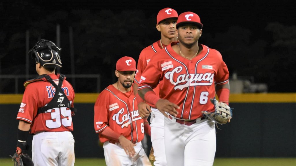  Los Cangrejeros pintan de blanco a los Criollos en el Bithorn 