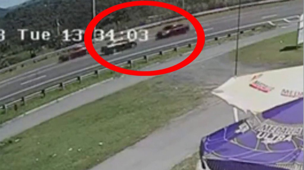  C&aacute;maras de seguridad captan aparatoso accidente donde dos personas perdieron la vida en Corozal 