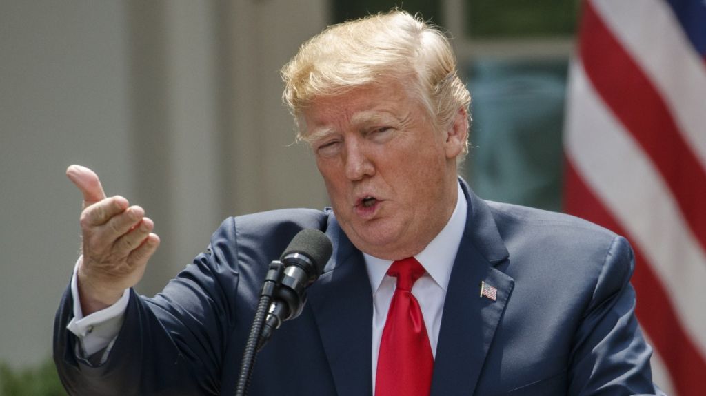  Trump dice que es "inaudito" y "quiz&aacute;s ilegal" que su abogado le grabase 