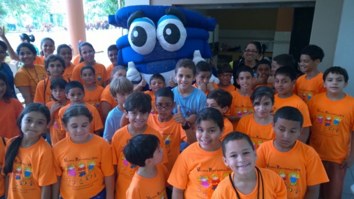 800 NIÃOS SE DIVIERTEN EN VERANO RECREATIVO