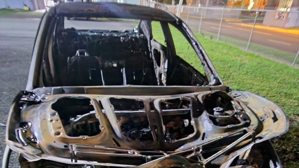  Hallan auto quemado y con impactos de bala en Cata&ntilde;o 