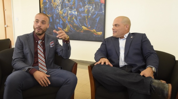 Secretario del DRD recibe a "Hall of Famer" Ivan Rodriguez