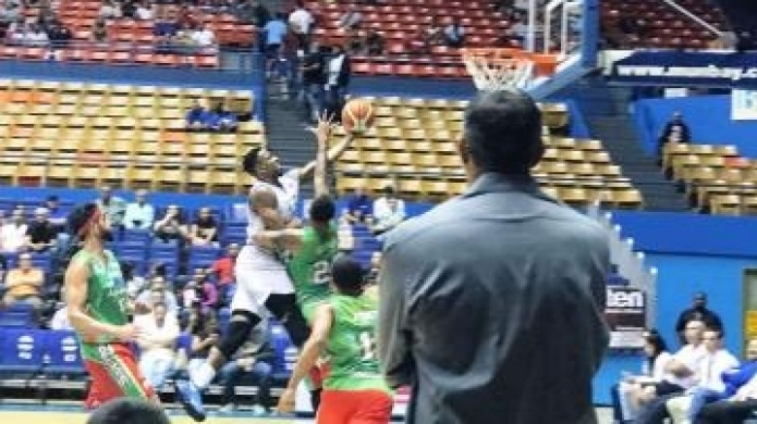 BayamÃ³n vuelve a caer en casa, esta vez ante los Santeros