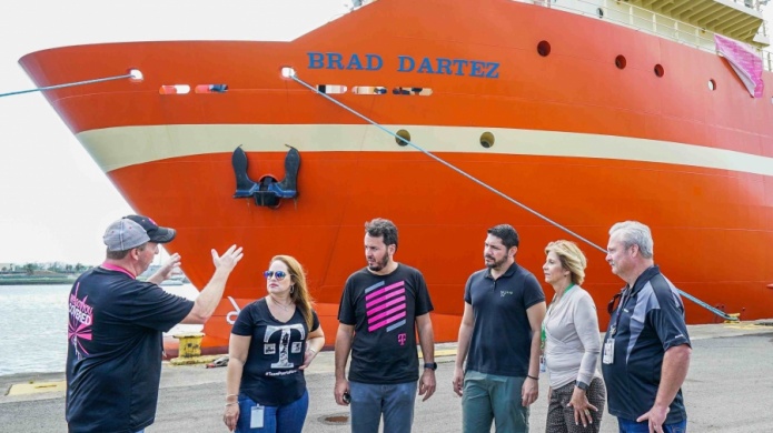 Moviliza T-Mobile recursos para restablecer su red