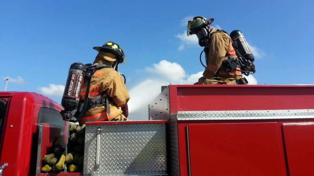  Gobernadora anuncia otorgaci&oacute;n de permanencia a bomberos 