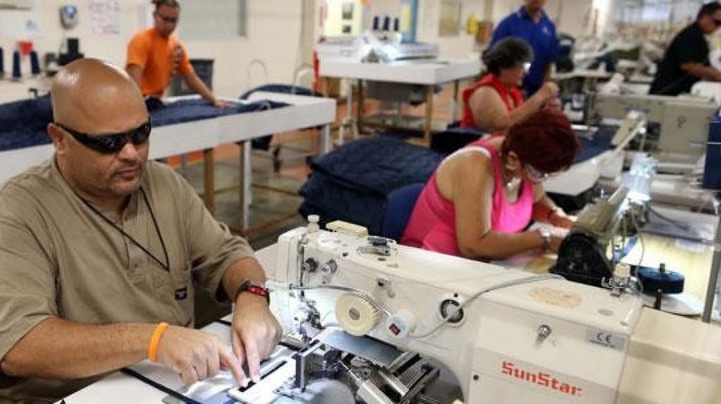  DDEC autoriza a operar a empresas de textiles que manufacturen equipos de protecci&oacute;n personal, como mascarillas, gorros, batas y guantes 