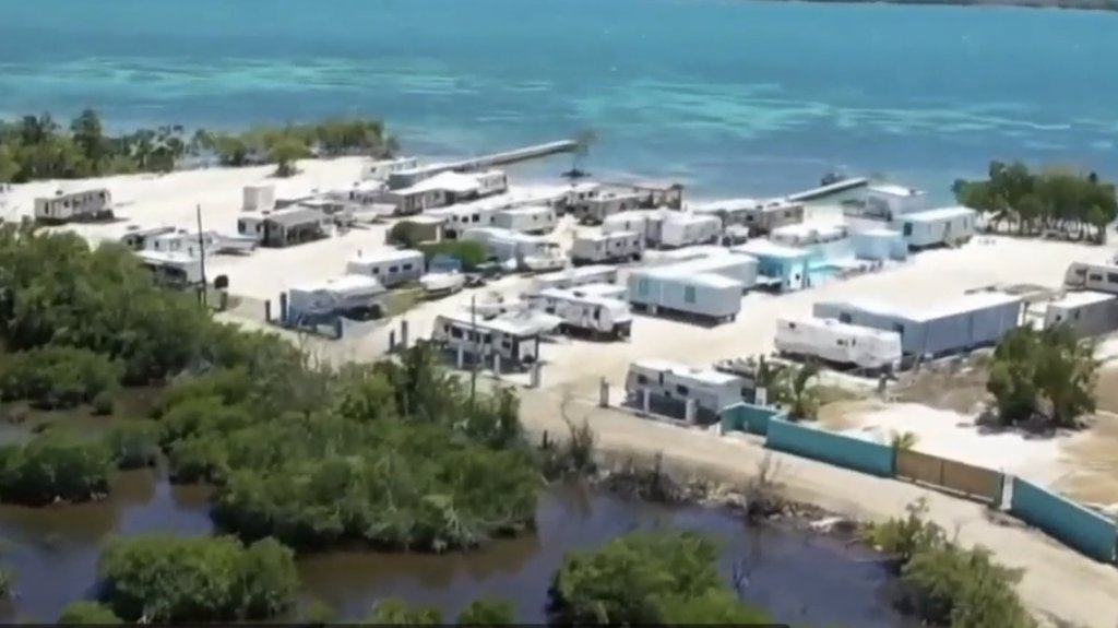  AAA desconecta a abonados con conexiones ilegales en el camino Los Indios de Salinas, área de reserva donde se han denunciado “crímenes ambientales” 