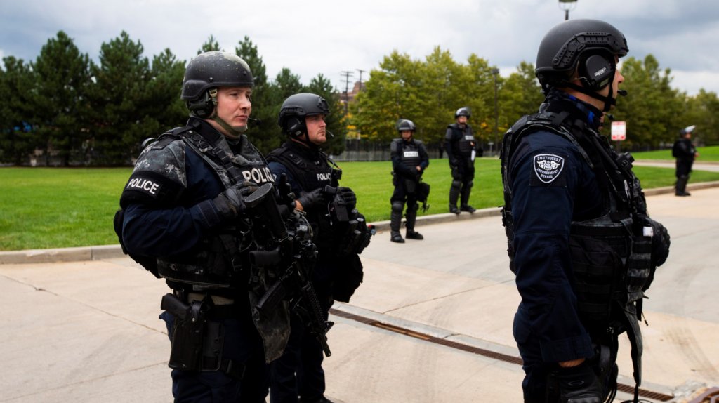  Cientos se manifiestan contra Trump y el racismo antes de debate en Cleveland 