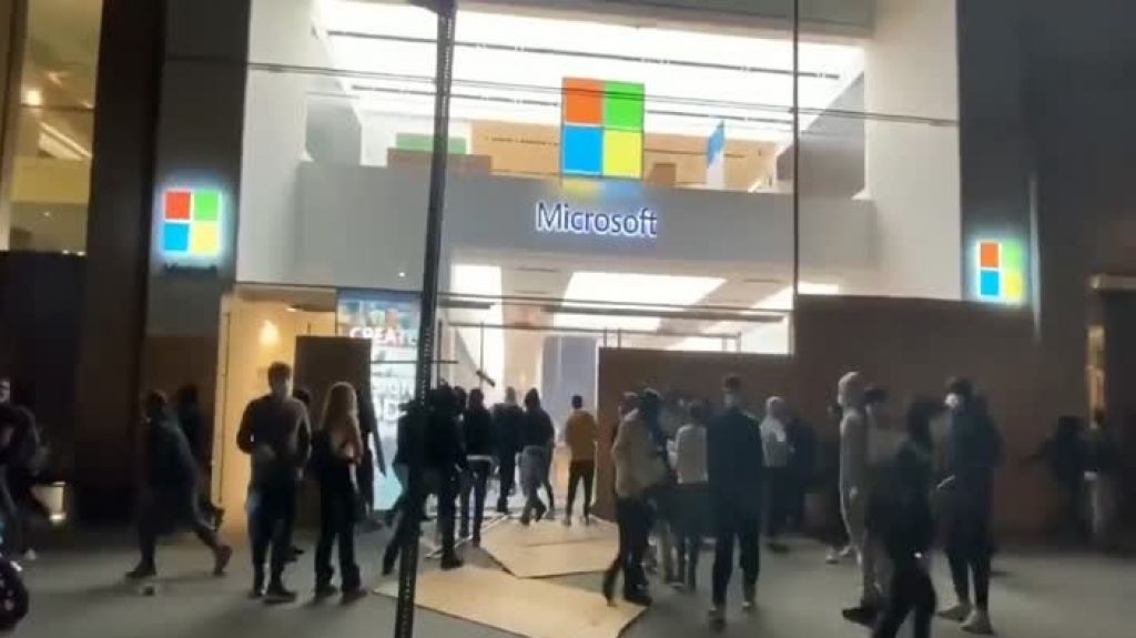  Video: Saqueos y destrucci&oacute;n anoche en New York 