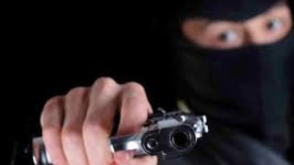  A punta de pistola le roban el veh&iacute;culo a un conductor en Bayam&oacute;n 