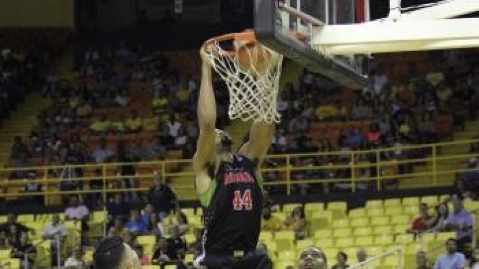 Obtienen los Indios de MayagÃ¼ez importante victoria frente a los Capitanes de Arecibo