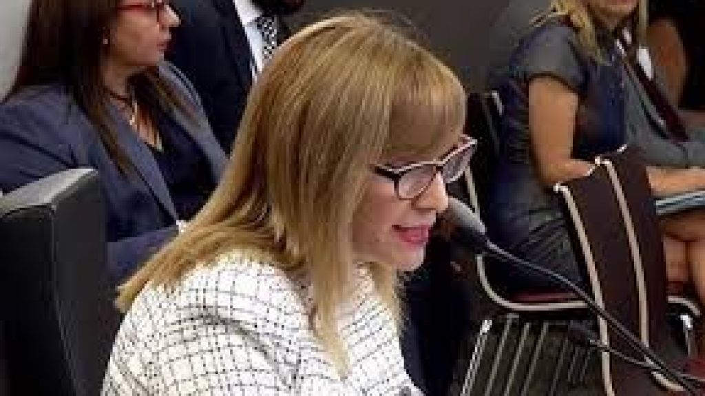  Senado confirma a comisionada de Ciencias Forenses 