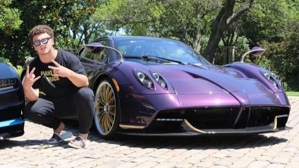  Video:Un joven “youtuber“ estrella contra un árbol un exclusivo superdeportivo de 3,4 millones de dólares de su padre 