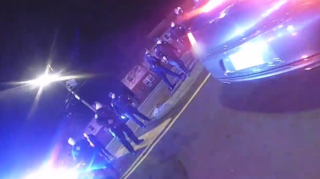 Captado en video momento en que polic&iacute;a en Newark da muerte al conductor de un auto que se dio a la huida 
