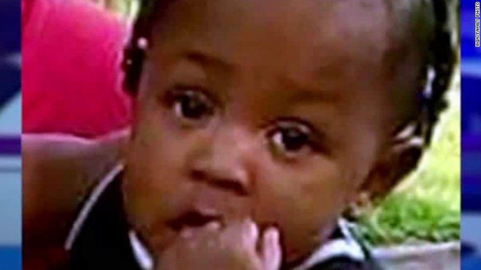 PolicÃ­as rompen las reglas para salvar a bebÃ© herido en tiroteo