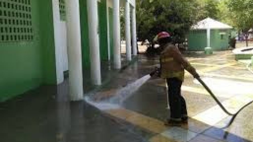  Alcaldesa de San Juan dice quienes violen toque de queda limpiarán municipio 