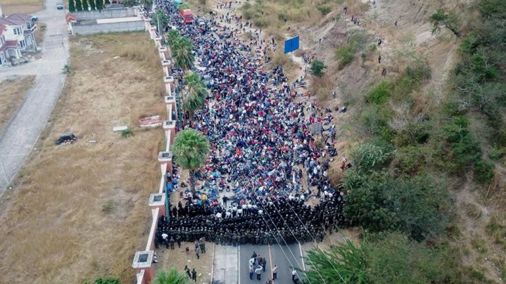  Caravana migrante hondure&ntilde;a es detenida con violencia en Guatemala 