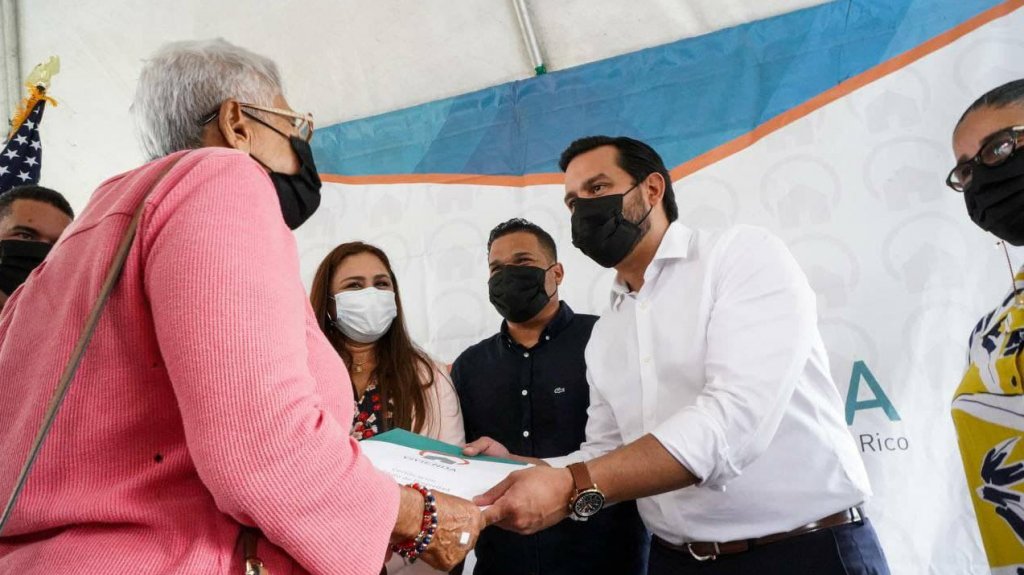  Vivienda otorga 27 t&iacute;tulos de propiedad en Arecibo 