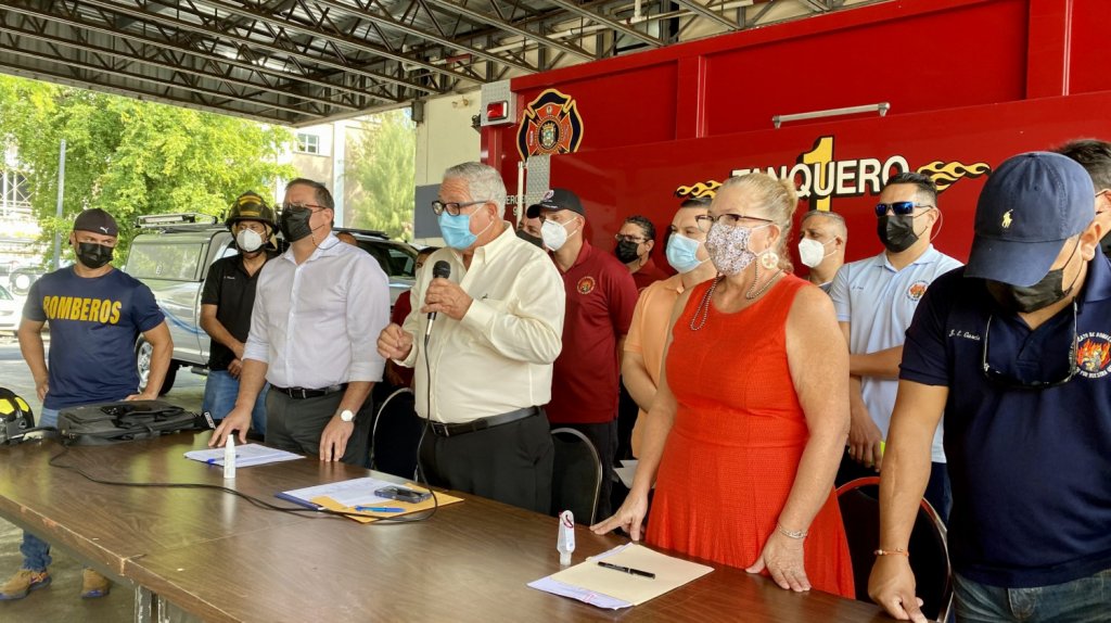  Bomberos denuncian agresivo recorte salarial y el desmantelamiento de su sede 