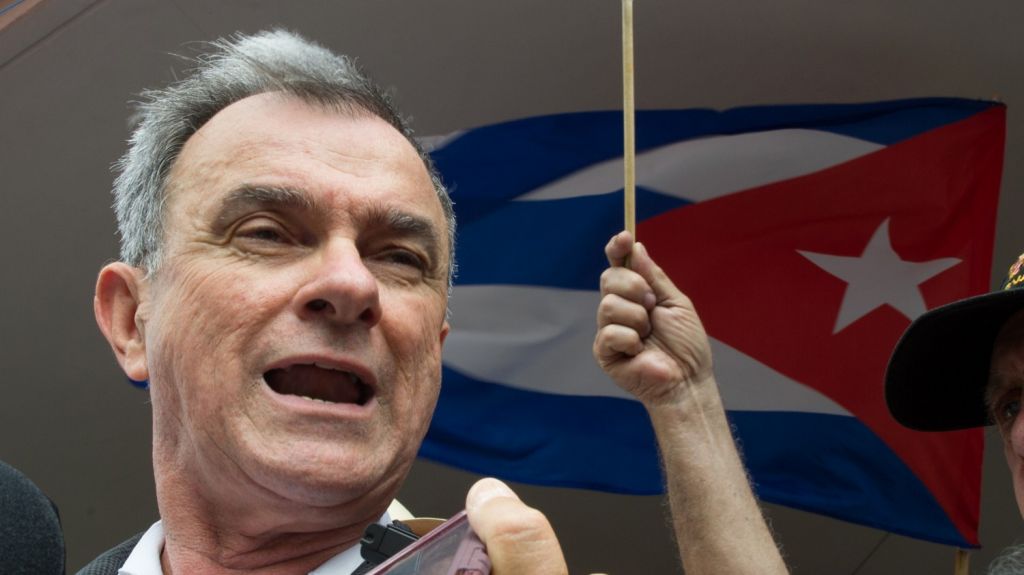  L&iacute;der del exilio cubano se enfrenta a deportaci&oacute;n tras m&aacute;s de 50 a&ntilde;os en el pa&iacute;s 