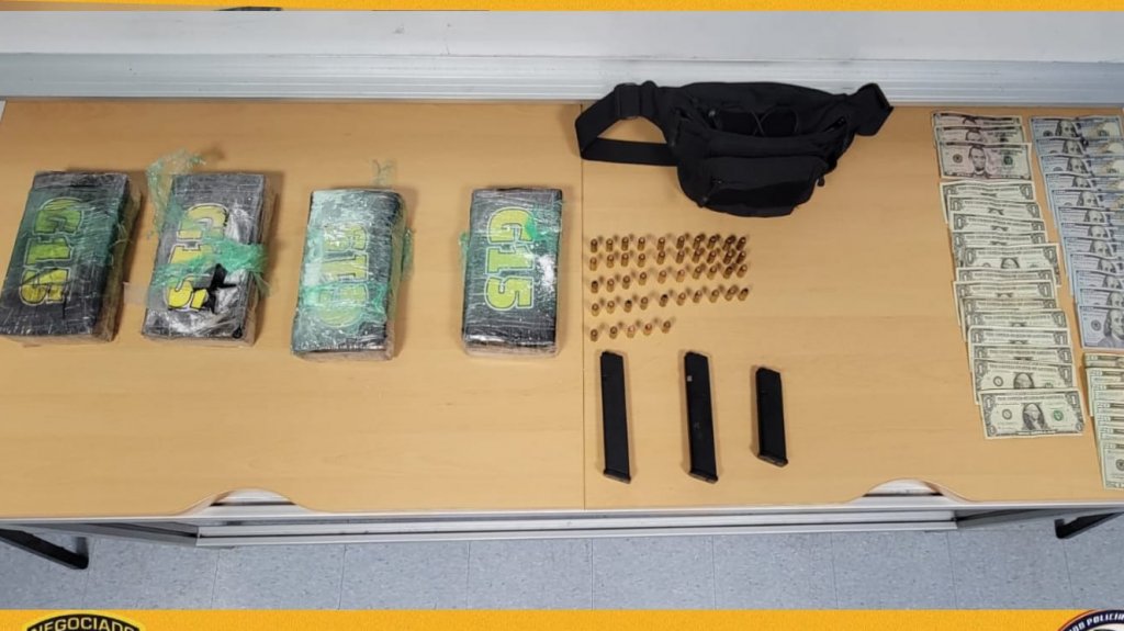  Arrestan conductor en Juana D&iacute;az con 4 kilos de coca&iacute;na 